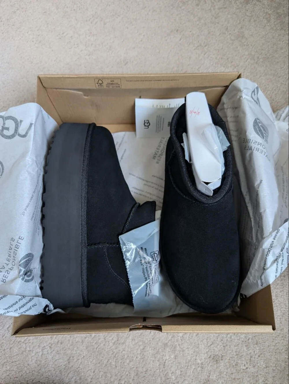 NWT Ugg Classic Ultra Mini Platform Boots, Black, Size 7